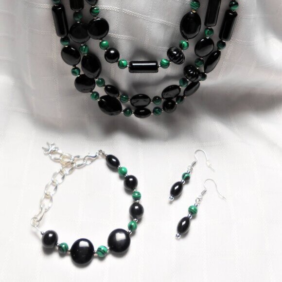 Jewelry - Handmade necklace, bracelet and earrings with polished stones